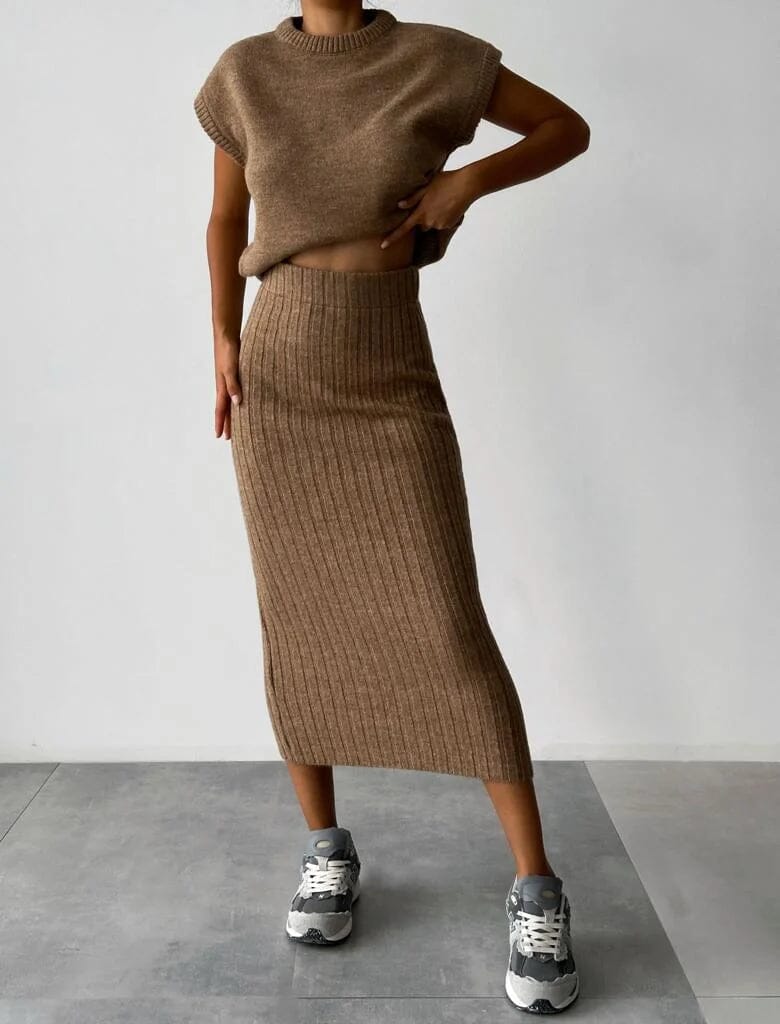 CARDIGAN SANS MANCHES ET JUPE EN MAILLE FEMININO Essentielle