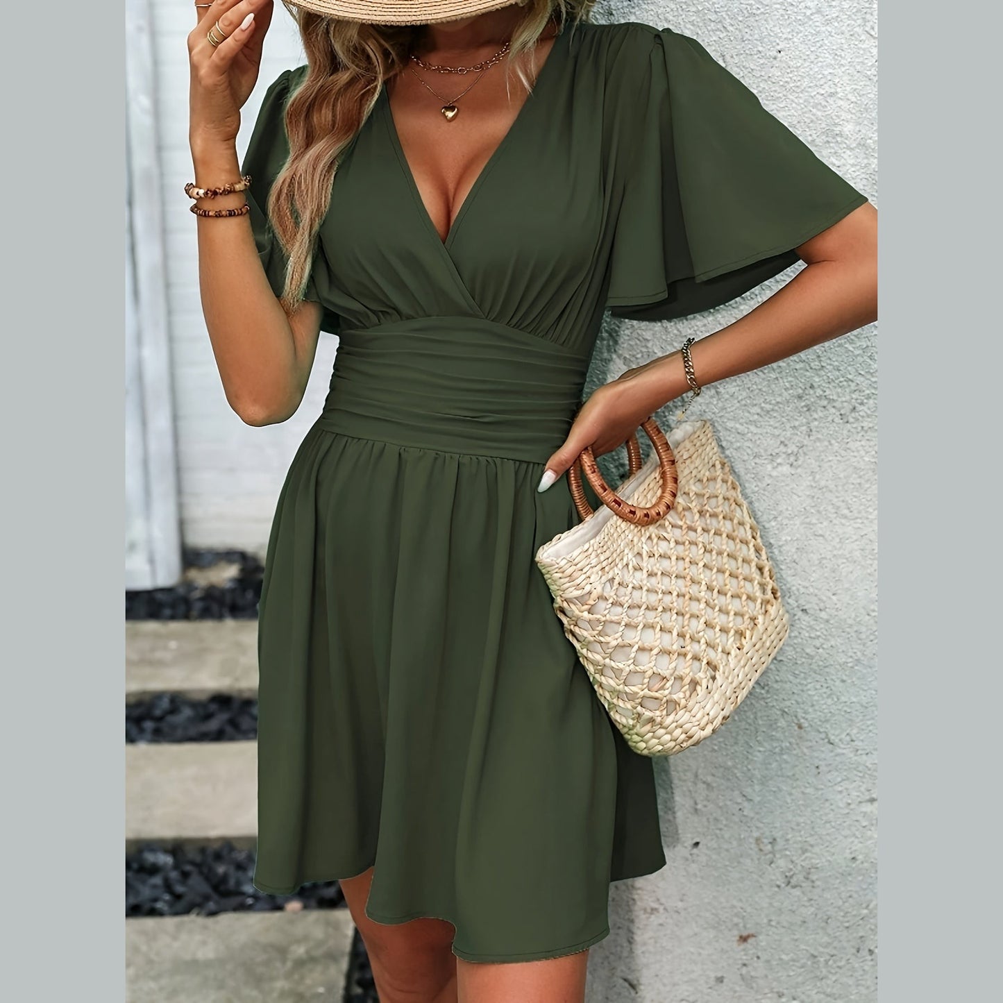 Maelle | Robe à taille froncée et décolleté en V