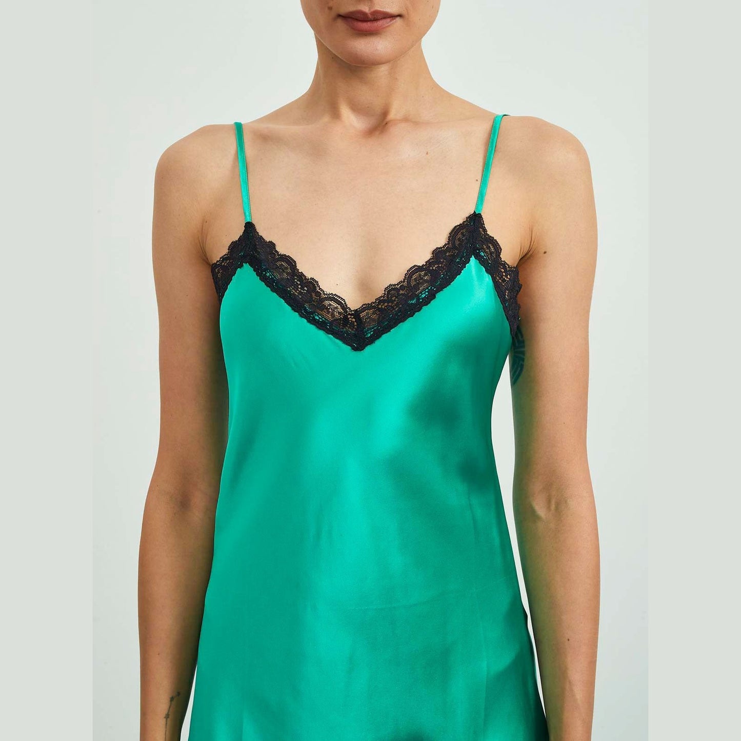 Nuisette en Soie Pure Fendue avec Dentelle