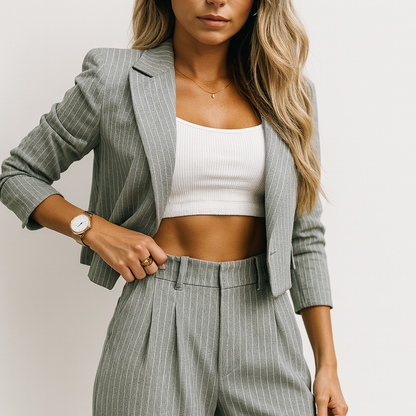 Virginie | Costume Femme Élégant et Polyvalent pour Chaque Occasion